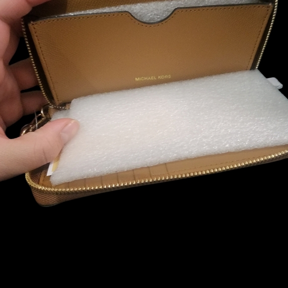 MICHAEL KORS WALLET - Picture 3 of 3